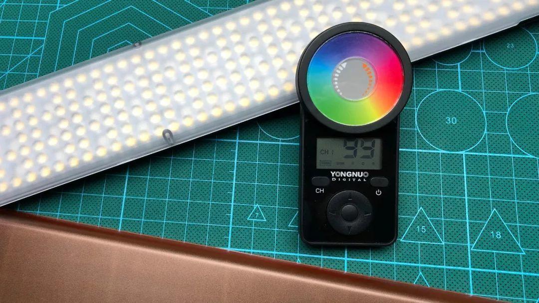 永诺 YN360 III 全彩 LED 摄影摄像冰灯 开箱